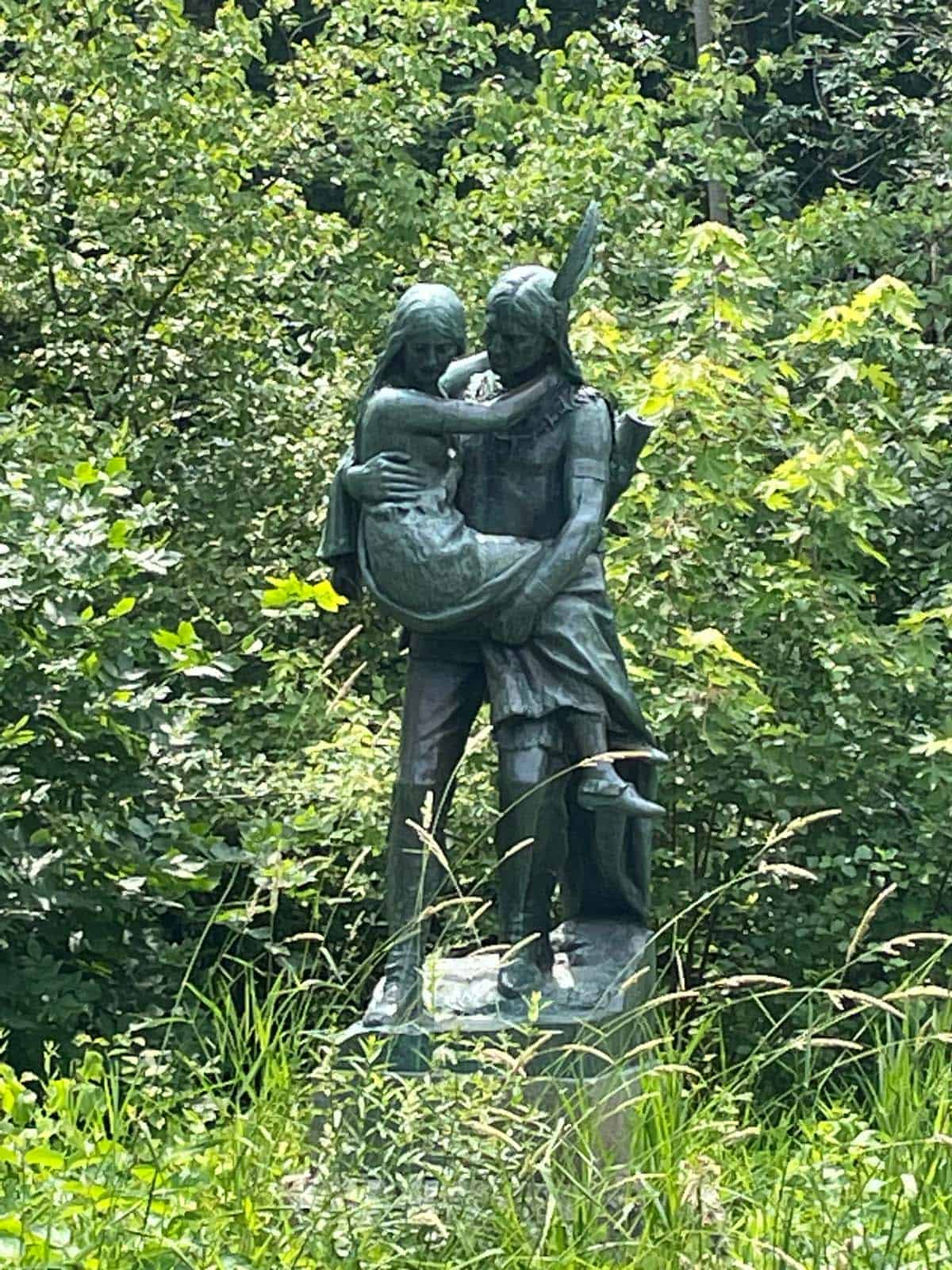 Statue of Hiawatha and Minnehaha